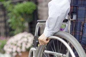 低価格でインプラント治療できる歯科