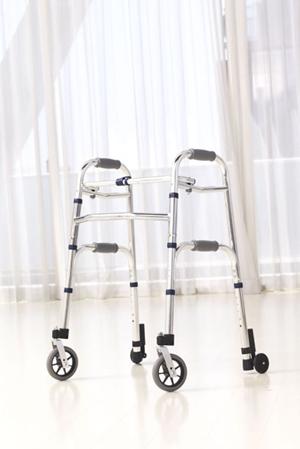 歯の状態に合わせて選べる透明の矯正装置